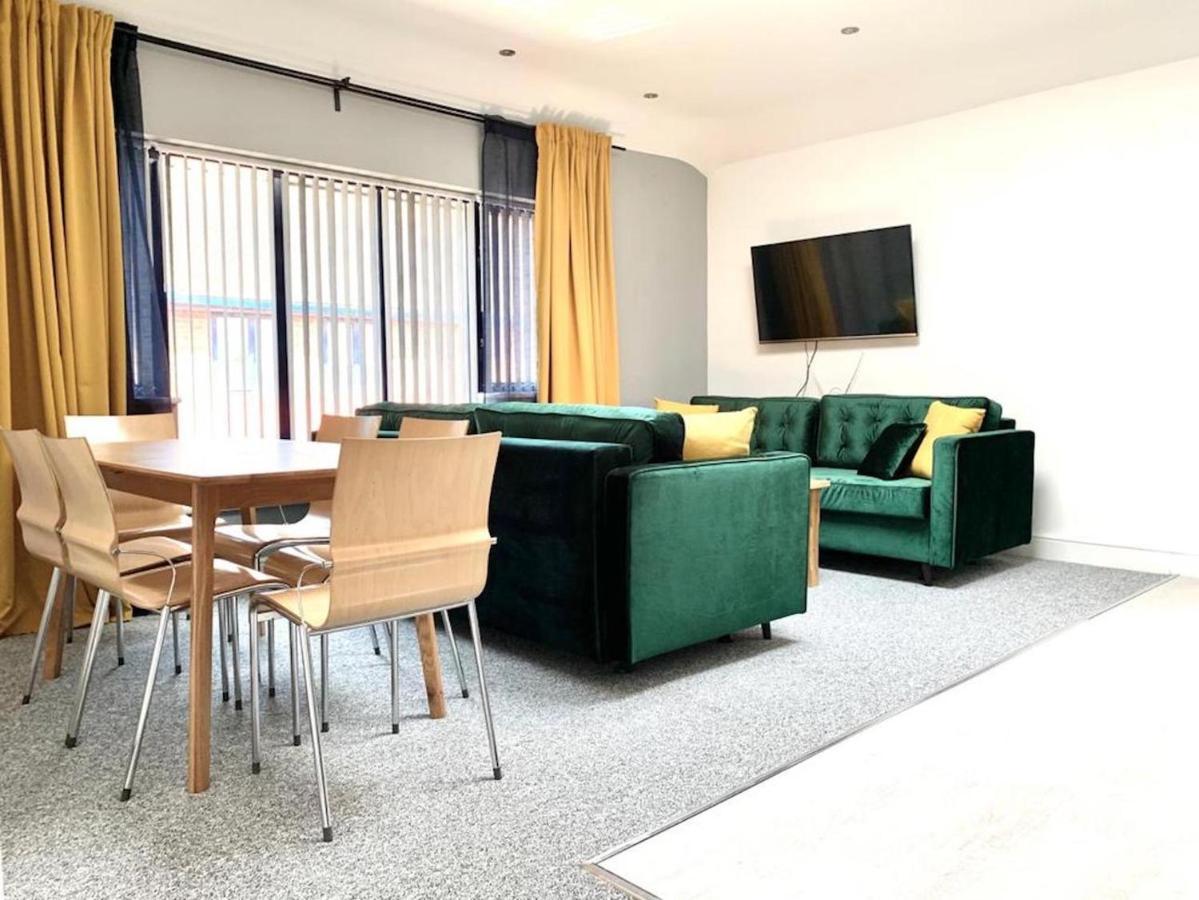 Premium Apartments Thatcham Broadway エクステリア 写真