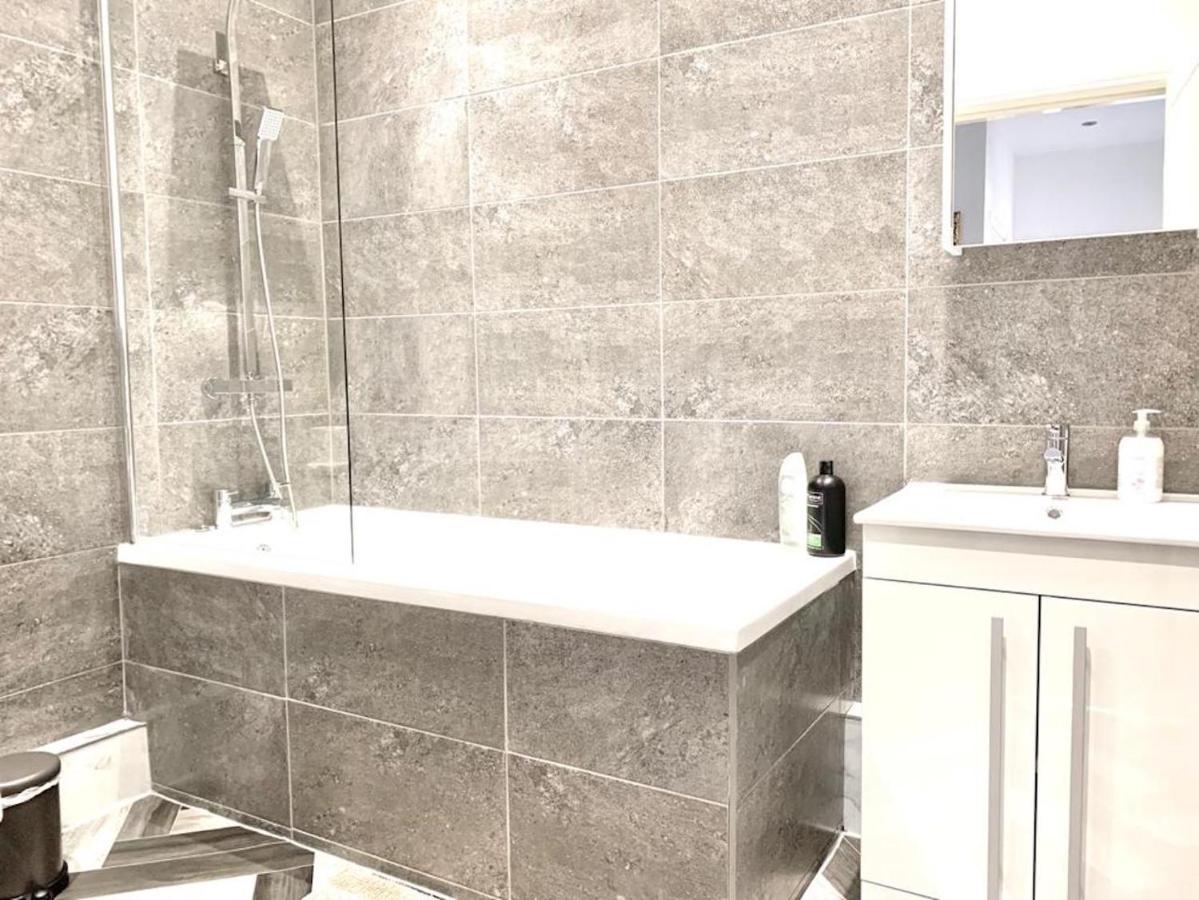 Premium Apartments Thatcham Broadway エクステリア 写真