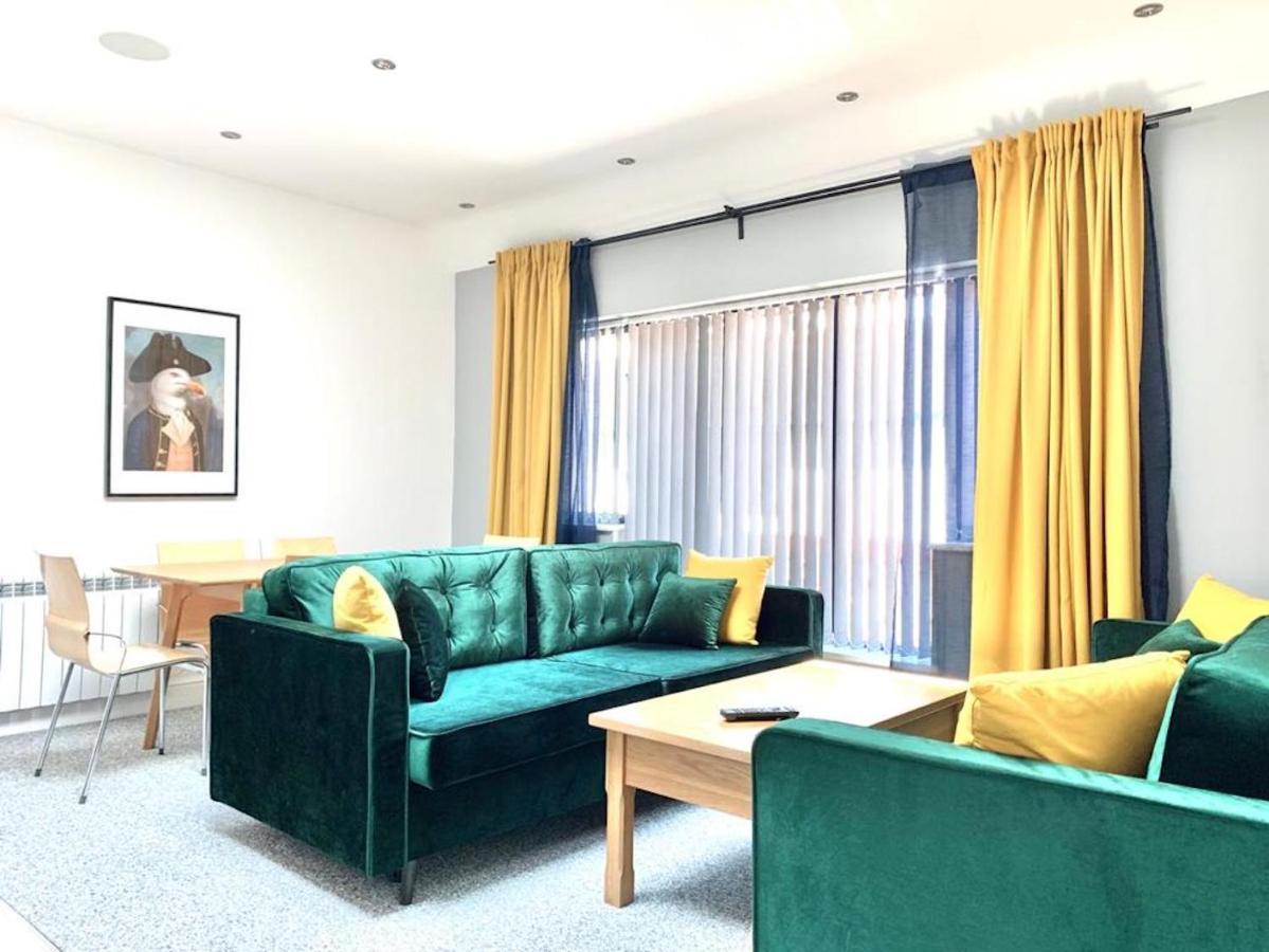 Premium Apartments Thatcham Broadway エクステリア 写真