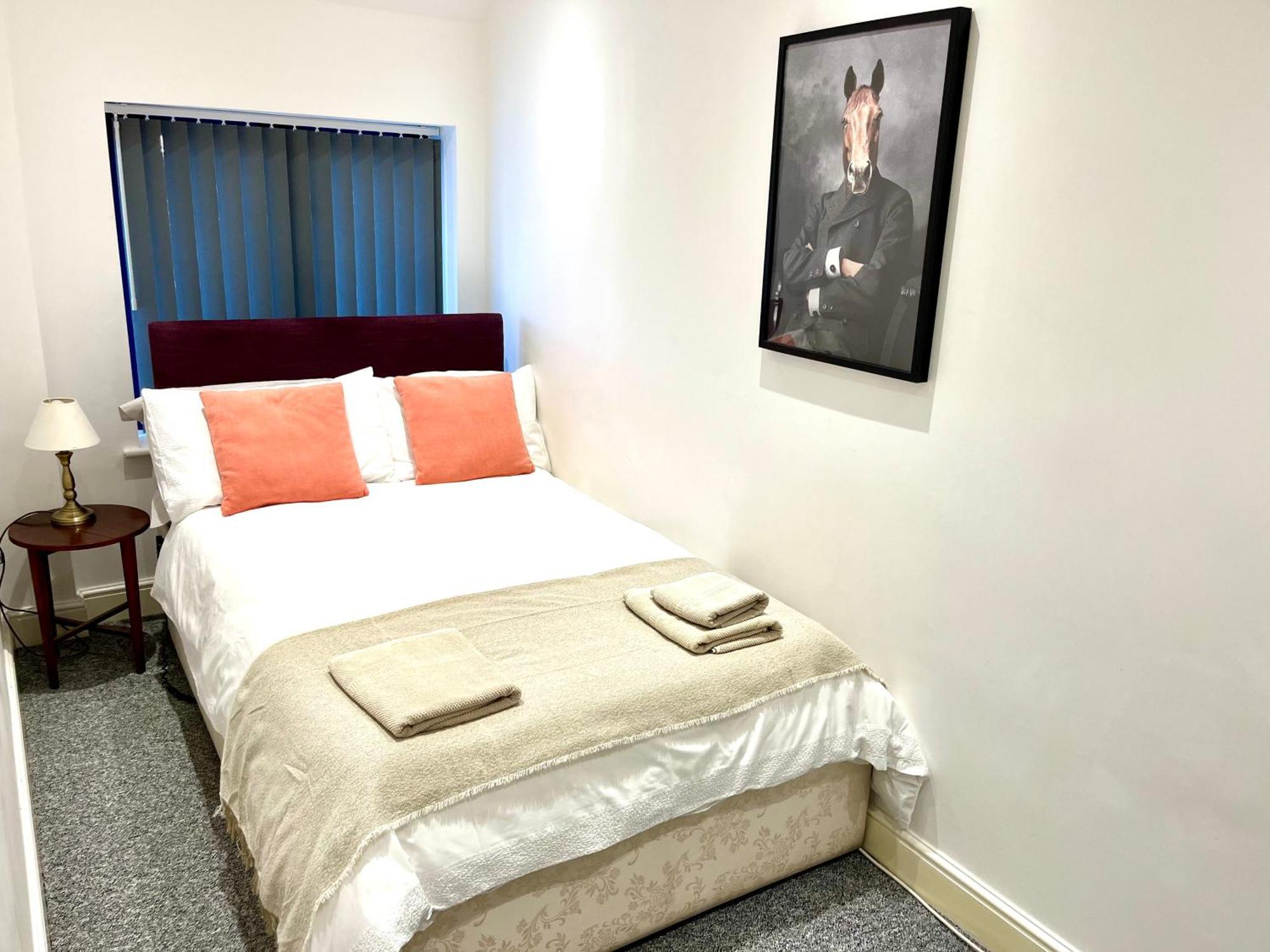 Premium Apartments Thatcham Broadway エクステリア 写真